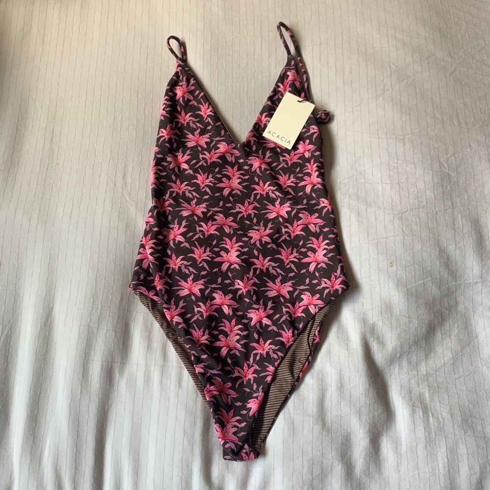 Acacia Summer 21 Grey Fullpiece Madonna Medium NWT